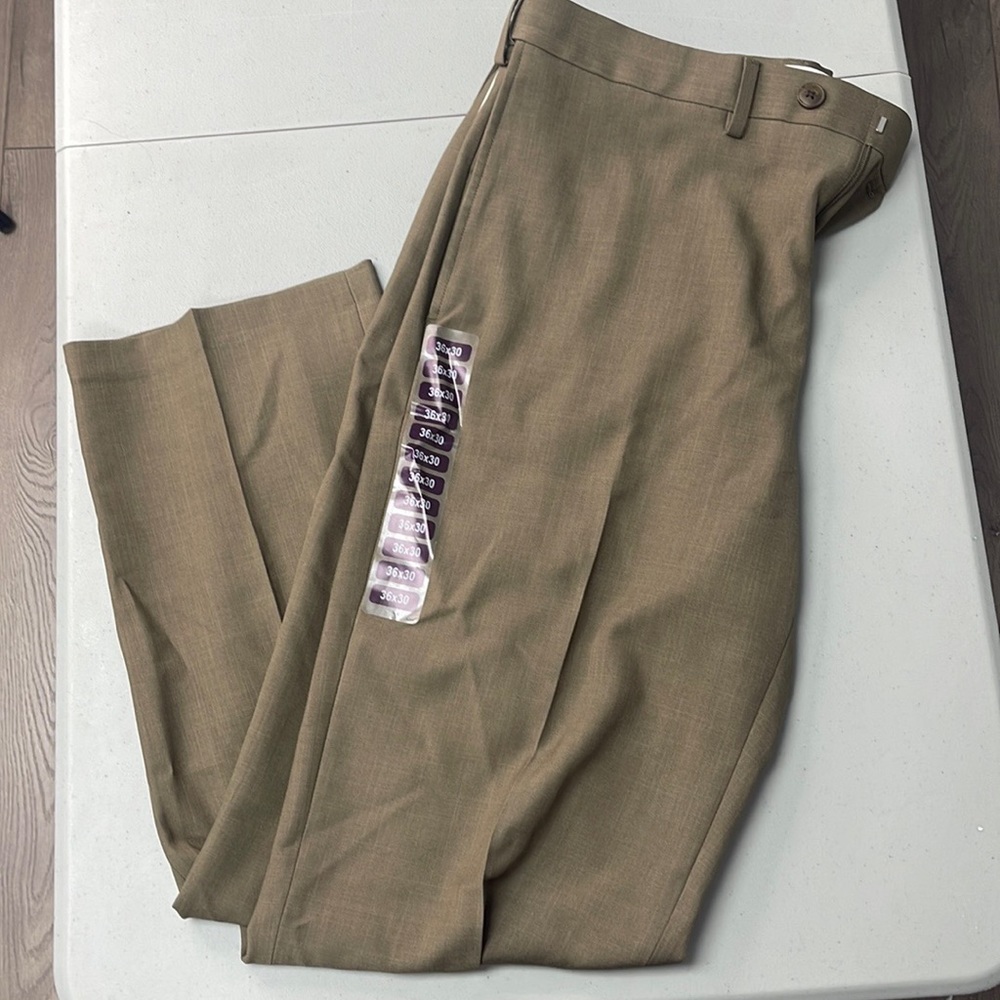 HAGGAR brown mens pants, 36W x 30L, hidden comfort waistband, classic fit